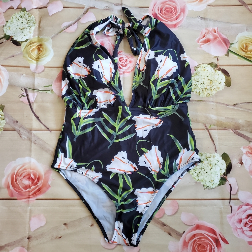 NEW! Cupshe Floral one piece swimsuit